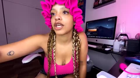 Snapshot of xstargazingx chatting on 09.11.25 xStarGazingx online show from 09.11.25