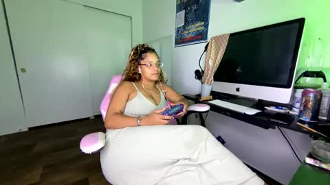 Snapshot of xstargazingx chatting on 09.15.25 xStarGazingx online show from 09.15.25