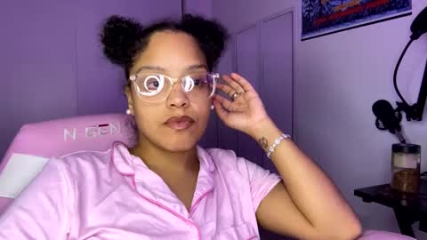 Snapshot of xstargazingx chatting on 09.18.25 xStarGazingx online show from 09.18.25