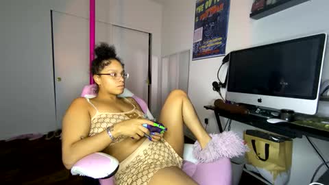 Snapshot of xstargazingx chatting on 09.24.25 xStarGazingx online show from 09.24.25