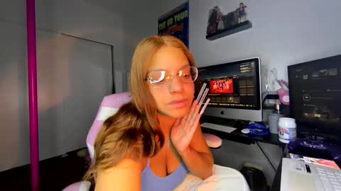 Snapshot of xstargazingx chatting on 09.28.25 xStarGazingx online show from 09.28.25