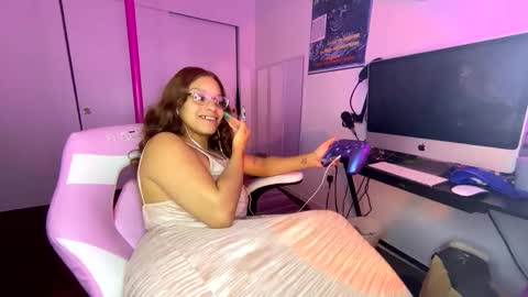 Snapshot of xstargazingx chatting on 09.29.25 xStarGazingx online show from 09.29.25