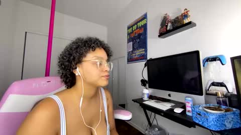 Snapshot of xstargazingx chatting on 10.08.25 xStarGazingx online show from 10.08.25