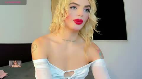 Snapshot of xthesexyboyx chatting on 06.16.26 Femboy Exotic online show from 06.16.26