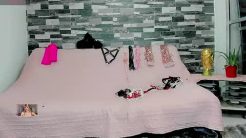 Snapshot of xthesexyboyx chatting on 07.07.26 Femboy Exotic online show from 07.07.26