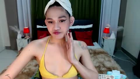 Snapshot of xtspetitehugecock chatting on 02.24.26 xtspetitehugecock online show from 02.24.26