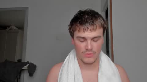 Snapshot of xx_raul_xx_ chatting on 03.16.26 raul online show from 03.16.26