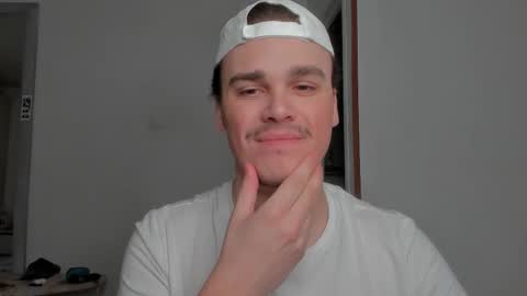 Snapshot of xx_raul_xx_ chatting on 03.21.26 raul online show from 03.21.26