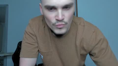 Snapshot of xx_raul_xx_ chatting on 04.05.26 raul online show from 04.05.26