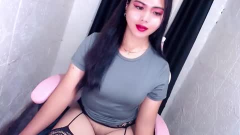 Snapshot of xxhotsexydivinexx chatting on 09.27.25 divine online show from 09.27.25