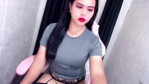 Snapshot of xxhotsexydivinexx chatting on 10.04.25 divine online show from 10.04.25
