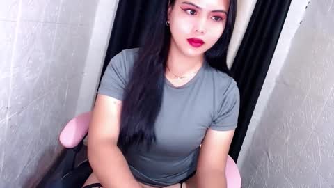 Snapshot of xxhotsexydivinexx chatting on 10.12.25 divine online show from 10.12.25