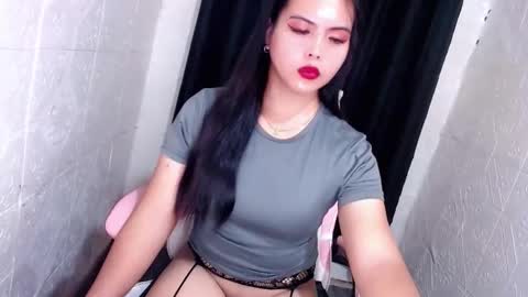 Snapshot of xxhotsexydivinexx chatting on 10.22.25 divine online show from 10.22.25