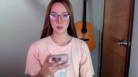 Snapshot of xxinnocentbellaxx chatting on 12.11.24 Dyanna Zulla online show from 12.11.24