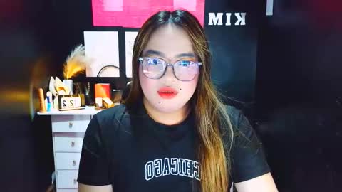 Snapshot of xxirene chatting on 12.22.25 xxirene online show from 12.22.25