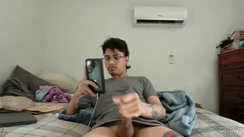 Snapshot of xxjasoneecxx chatting on 05.14.26 XxJasoneecxX online show from 05.14.26