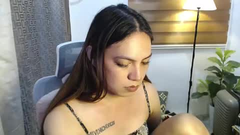 Snapshot of xxjulielovesyouxx chatting on 02.12.25 July online show from 02.12.25