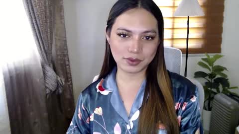 Snapshot of xxjulielovesyouxx chatting on 03.12.25 July online show from 03.12.25