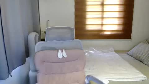 Snapshot of xxjulielovesyouxx chatting on 11.16.25 July online show from 11.16.25