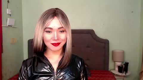 Snapshot of xxkagura_hugecock_69xx chatting on 12.18.24 Kagura online show from 12.18.24