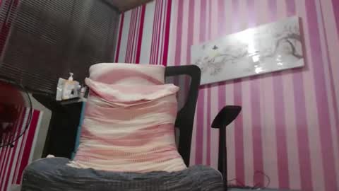 xxrowenatastycockforyouxx online show from 10.03.25