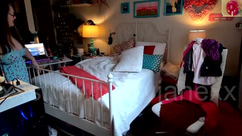 Strawberry Jane online show from 01.30.25