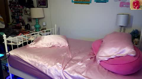 Strawberry Jane online show from 02.21.26