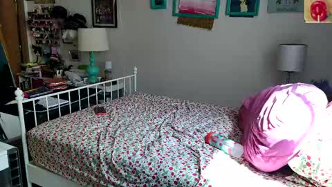 Strawberry Jane online show from 04.13.26