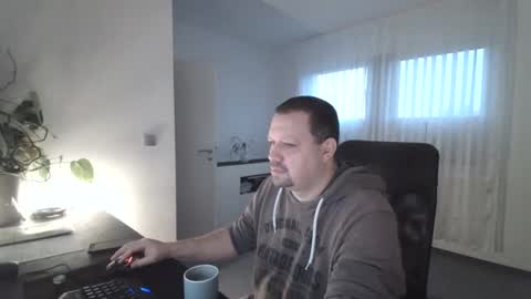 Snapshot of xxstrikerxx chatting on 01.23.25 Eddi online show from 01.23.25