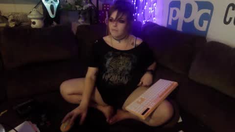 Snapshot of xxx_brattyslut_xxx chatting on 02.04.25 CaliRaeMaxXx online show from 02.04.25