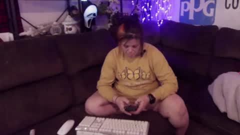 Snapshot of xxx_brattyslut_xxx chatting on 02.18.25 CaliRaeMaxXx online show from 02.18.25