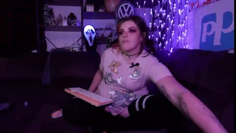 Snapshot of xxx_brattyslut_xxx chatting on 02.23.25 CaliRaeMaxXx online show from 02.23.25