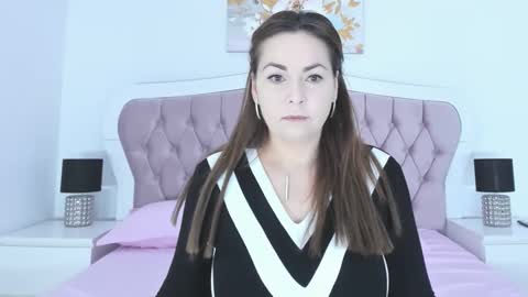 Elvira online show from 12.22.25