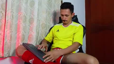 Snapshot of xxxhome_alonexxx chatting on 05.06.26 Kev online show from 05.06.26