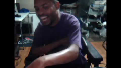 Snapshot of xxxonwheelz chatting on 10.18.25 xxxonwheelz online show from 10.18.25