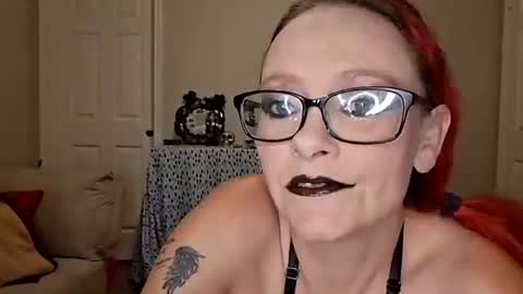 Snapshot of xxxqueenmandydickenz chatting on 04.10.26 XXXQueenMandyDickenz online show from 04.10.26