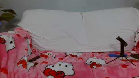 Lil Luna online show from 04.10.26