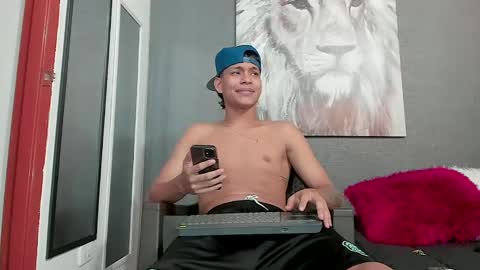 Snapshot of y0ung_master_ chatting on 01.09.25 Sr. Y0ung Master online show from 01.09.25