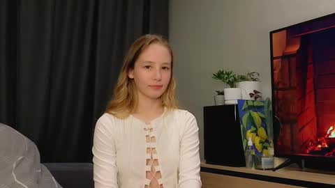 Snapshot of y0ur_sunshine__ chatting on 02.11.26 Eva online show from 02.11.26