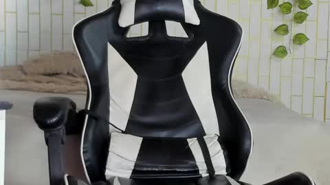 yacksson_lawrence online show from 02.17.26