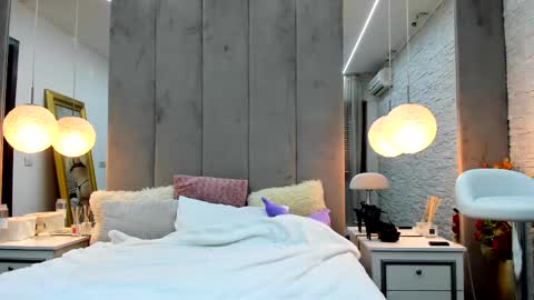 Yana  online show from 02.13.25