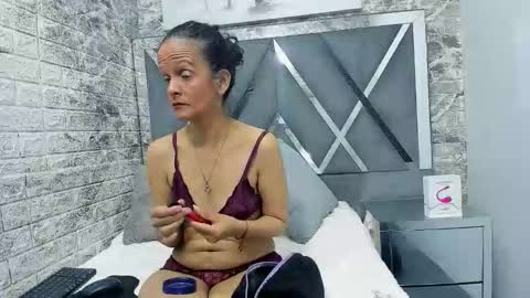 Snapshot of yanetrose chatting on 01.18.26 yanetrose online show from 01.18.26