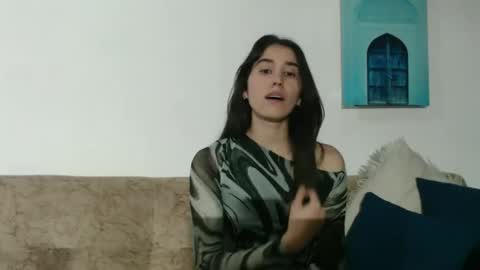 Snapshot of yani_28 chatting on 01.10.25 Yani online show from 01.10.25