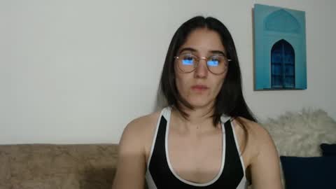 Snapshot of yani_28 chatting on 01.22.25 Yani online show from 01.22.25