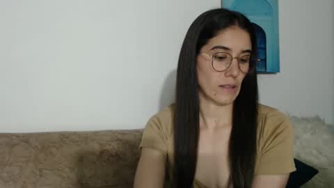 Snapshot of yani_28 chatting on 01.26.25 Yani online show from 01.26.25