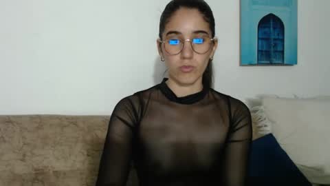 Snapshot of yani_28 chatting on 02.10.25 Yani online show from 02.10.25