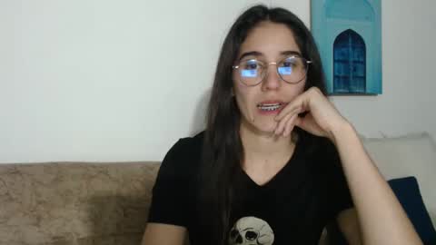 Snapshot of yani_28 chatting on 02.11.25 Yani online show from 02.11.25