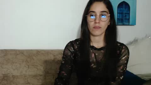 Snapshot of yani_28 chatting on 02.14.25 Yani online show from 02.14.25