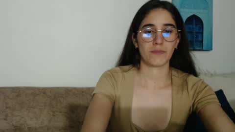 Snapshot of yani_28 chatting on 02.18.25 Yani online show from 02.18.25