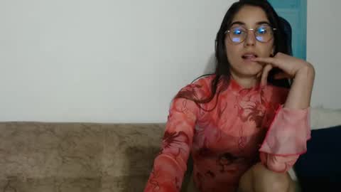 Snapshot of yani_28 chatting on 03.10.25 Yani online show from 03.10.25